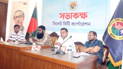 জরুরি সভায় সভাপতিত্ব করেন সিসিকের ভারপ্রাপ্ত মেয়র মখলিছুর রহমান কামরান (ছবি: বাংলা ট্রিবিউন)