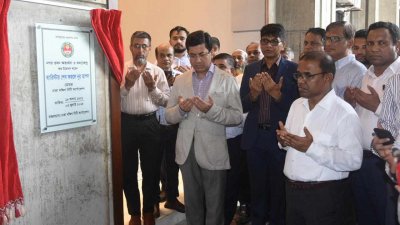 'নগর ভবন অভ্যর্থনা ও তথ্যকেন্দ্র’-এর উদ্বোধন করেন মেয়র ব্যারিস্টার শেখ ফজলে নূর তাপস