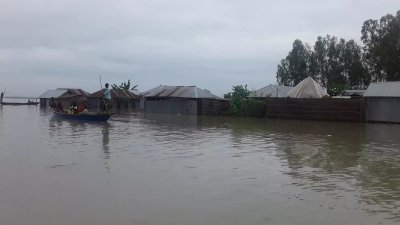 ডুবেছে ঘরবাড়ি