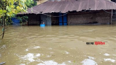 খৈয়াছড়া ইউনিয়নের ফেনাফুনী গ্রামে পানিবন্দি আছে অনেক পরিবার