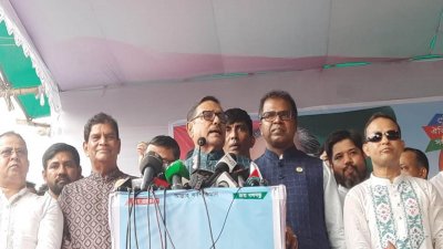 বুধবার বিকালে সাভারের হেমায়েতপুর বাসস্ট্যান্ডে ঢাকা জেলা আওয়ামী লীগ আয়োজিত আলোচনা সভায় বক্তব্য রেখেছেন সেতুমন্ত্রী ওবায়দুল কাদের