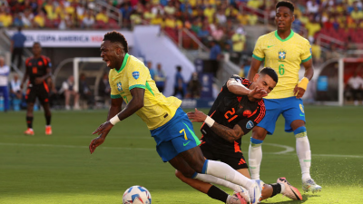 ফাউলের সেই মুহূর্ত।