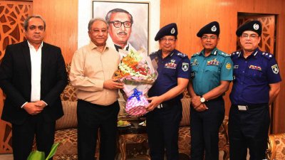 কাবাডি ও দাবা ফেডারেশনের কর্মকর্তাদের সঙ্গে ক্রীড়ামন্ত্রী।