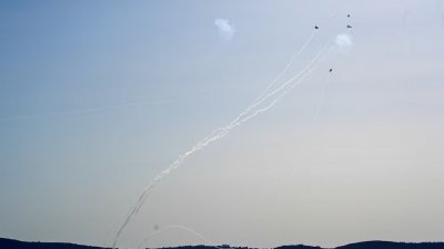 ইসরায়েলে হিজবুল্লাহর হামলা। ছবি: রয়টার্স
