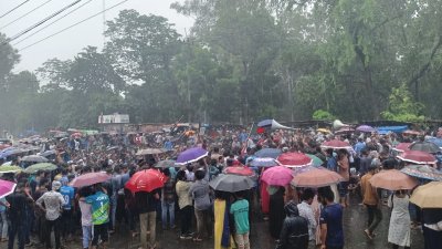 মহাসড়কে রাজশাহী বিশ্ববিদ্যালয়ের শিক্ষার্থীরা