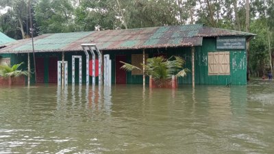 পানিবন্দি শিক্ষা প্রতিষ্ঠানে পাঠদান কার্যক্রম বন্ধ রয়েছে