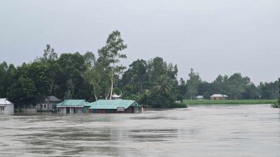 নদ-নদীর পানি বৃদ্ধি অব্যাহত থাকায় সার্বিক বন্যা পরিস্থিতির অবনতি হয়েছে