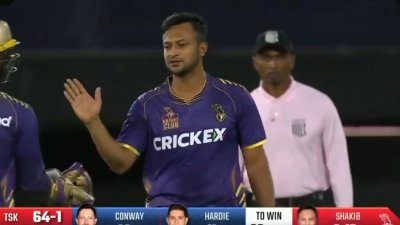 উইকেট নেওয়ার মুহূর্তে সাকিব।