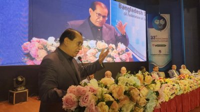 অনুষ্ঠানে বক্তব্য রাখছেন বঙ্গবন্ধু শেখ মুজিব মেডিক্যাল বিশ্ববিদ্যালয়ের উপাচার্য অধ্যাপক ডা. দীন মো. নূরুল হক