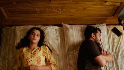একটি দৃশ্যে সাবিলা ও পার্থ