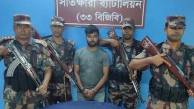 সোনার বারসহ একজন আটক ব্যক্তি