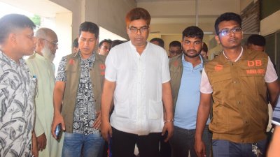 আশরাফুল ইসলাম বাবুল হত্যা মামলার প্রধান আসামি বাঘা পৌরসভার মেয়র আক্কাস আলীর পাঁচদিনের রিমান্ড আবেদন করেছে পুলিশ