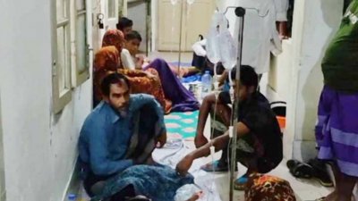 হাসপাতালে চিকিৎসা নিচ্ছেন রোগীরা (ছবি: বাংলা ট্রিবিউন)
