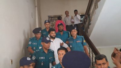 আদালতে রিমান্ড শুনানিতে আসেন ইশরাক হোসেন