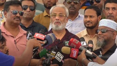 রংপুর সার্কিট হাউজে সাংবাদিকদের সঙ্গে কথা বলেন জি এম কাদের
