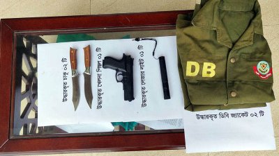উদ্ধার করা অস্ত্র ও সরঞ্জাম