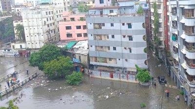 মোহাম্মদপুরের বিভিন্ন সড়কে জলাবদ্ধতা