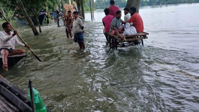 আবারও পানি বাড়ায় চরম দুর্ভোগে পড়েছেন দুর্গতরা
