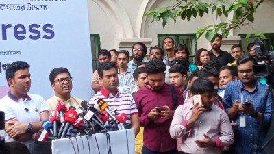 মিট দ্য প্রেসে বক্তব্য রাখছেন ছাত্রলীগ নেতারা