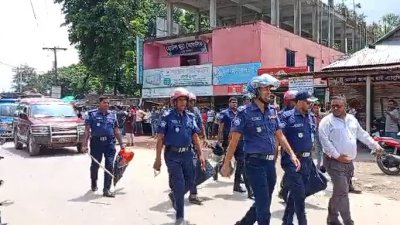 প‌রি‌স্থি‌তি নিয়ন্ত্রণে রাখতে অতি‌রিক্ত পু‌লিশ নিয়ে মাঠে নেমেছেন ইউএনও, ওসি