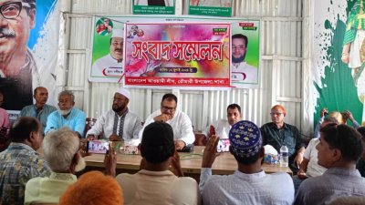 প্রাথমিক ও গণশিক্ষা মন্ত্রণালয়ের সাবেক প্রতিমন্ত্রী জাকির হোসেনের সংবাদ সম্মেলন (ছবি: বাংলা ট্রিবিউন)