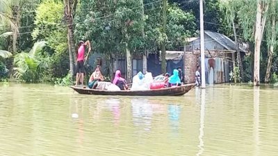 ৩৪টি ইউনিয়নের প্রায় এক লাখ মানুষ পানিবন্দি রয়েছেন
