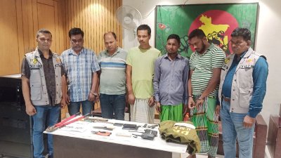 নারয়ণগঞ্জের রুপগঞ্জে একটি ডিমের গাড়ি ডাকাতির ঘটনায় গ্রেফতার পাঁচ ডাকাত
