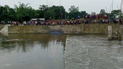 খানসামা উপজেলায় বেলান নদীতে ডুবে নিখোঁজ দুই কৃষকের লাশ উদ্ধার করেছে ফায়ার সার্ভিস