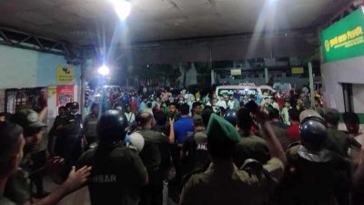 ঢাকা মেডিক্যাল কলেজ হাসপাতালে ঢুকে হামলা চালিয়েছে ছাত্রলীগ (ছবি: আতিক হাসান শুভ)