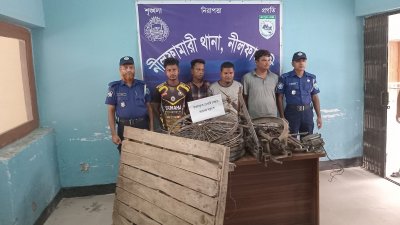 গ্রেফতার আসামিরা ও উদ্ধার ভ্যান