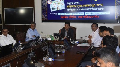 ‘কেন্দ্রীয় নিয়ন্ত্রণ কক্ষের’ উদ্বোধনী অনুষ্ঠানে বক্তব্য রাখছেন মেয়র শেখ ফজলে নূর তাপস