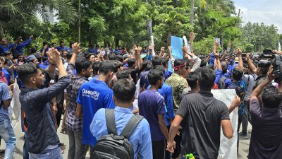 শিক্ষার্থীদের বিক্ষোভ (ছবি: বাংলা ট্রিবিউন)