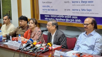 সেমিনারে বক্তব্য রাখছেন আইনমন্ত্রী আনিসুল হক