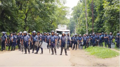 জাহাঙ্গীরনগর বিশ্ববিদ্যালয়ে পুলিশের অবস্থান