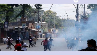 গাইবান্ধায় আন্দোলনকারীদের সঙ্গে পুলিশের সংঘর্ষ