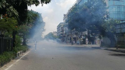 সিটি কলেজের সামনে সংঘর্ষ (ছবি: নাসিরুল ইসলাম)