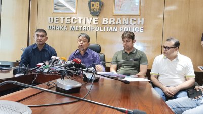 সংবাদ সম্মেলনে বক্তব্য রাখছেন মোহাম্মদ হারুন অর রশীদ