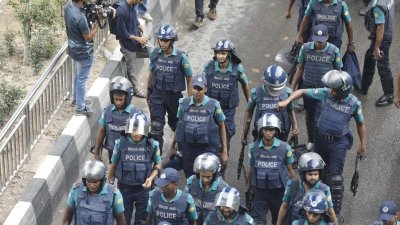 আন্দোলনকালে পুলিশ সদস্যরা (ফাইল ছবি)