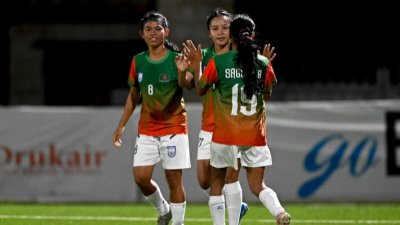 বাংলাদেশের খেলোয়াড়দের গোল উদযাপন