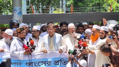 মানববন্ধনে ধর্মমন্ত্রী মো. ফরিদুল হক খান