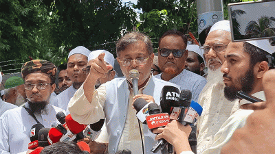 মানববন্ধনে  বক্তব্য রাখছেন পররাষ্ট্রমন্ত্রী হাছান মাহমুদ