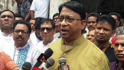 সাংবাদিকদের সঙ্গে কথা বলেন ইকবালুর রহিম