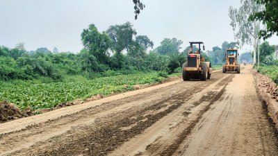 দ্রুতগতিতে এগিয়ে চলেছে রাণীনগর-সান্তাহার আঞ্চলিক মহাসড়কের নির্মাণকাজ (ছবি: বাংলা ট্রিবিউন)