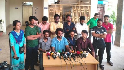 বক্তব্য দিচ্ছেন বরিশাল বিশ্ববিদ্যালয়ে কোটা আন্দোলনের সমন্বয়ক সুজয় বিশ্বাস শুভ