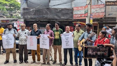 সমাবেশ করতে না পারলেও প্রতিবাদী গান পরিবেশন করেছেন উদীচীর শিল্পীরা