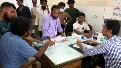 আহতদের মধ্যে নয় জনকে বরিশাল শের-ই-বাংলা মেডিক্যাল কলেজ হাসপাতালে ভর্তি করা হয়েছে