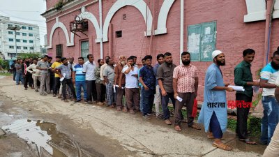 বিআরটিএর ময়মনসিংহ কার্যালয় তিন-চার বছর ধরে স্মার্ট কার্ড দিচ্ছে না বলে অভিযোগ চালকদের