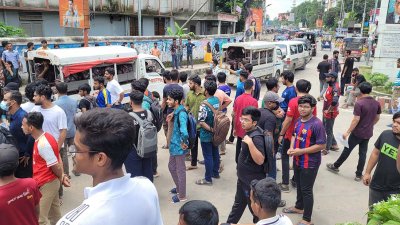 জিরো পয়েন্টে শিক্ষার্থীদের অবস্থান (ছবি: বাংলা ট্রিবিউন)