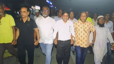 জামায়াতে ইসলামী ও ছাত্র শিবিরের রাজনীতি নিষিদ্ধের সিদ্ধান্তকে স্বাগত জানিয়ে ব্রাহ্মণবাড়িয়ায় আনন্দ মিছিল করেছে একাত্তরের ঘাতক দালাল নির্মূল কমিটি