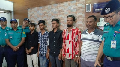 পুলিশের হেফাজতে পাঁচ আসামি